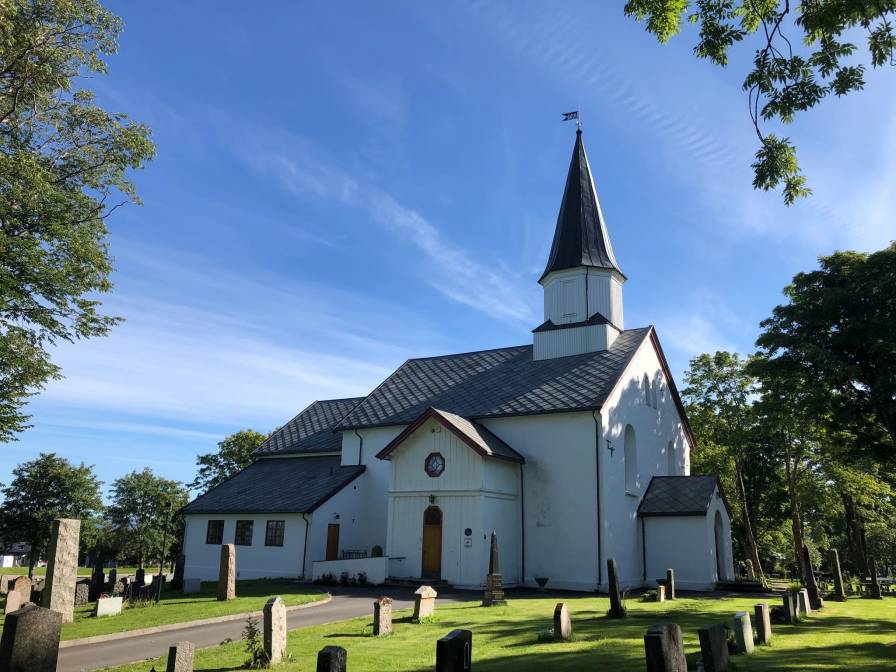 3_Ørland Kirke ute